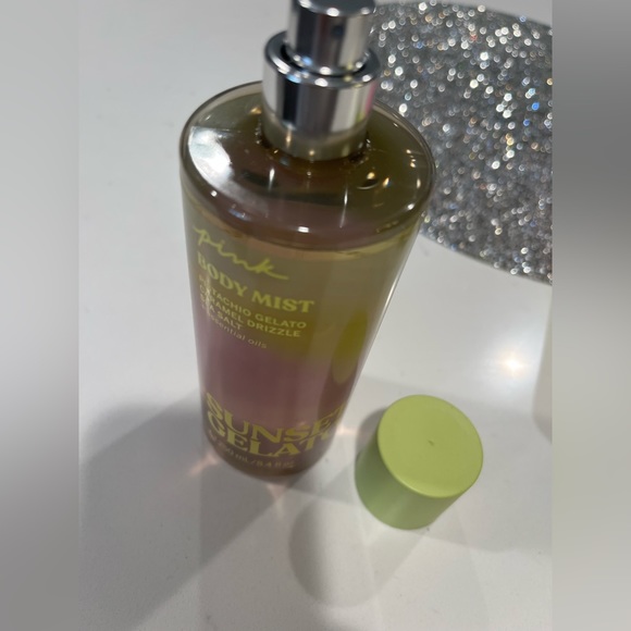 New! VS PINK! - Picture 6 of 9